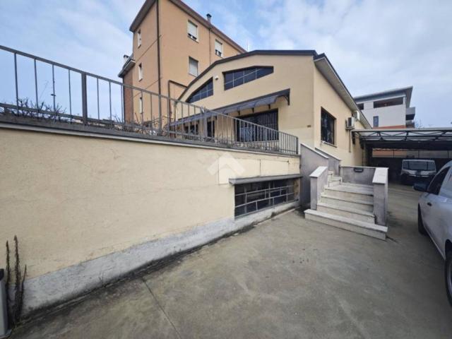 Locale Commerciale in affitto a Zona Ovest, Brescia