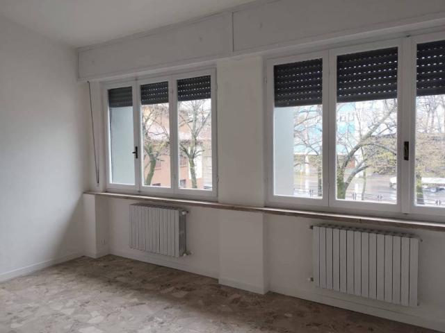 Locale Commerciale in affitto a Brescia