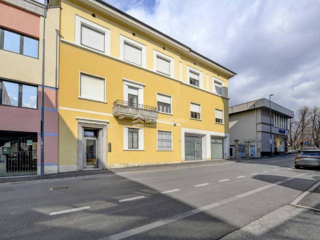Locale Commerciale in affitto a Zona Centro, Brescia