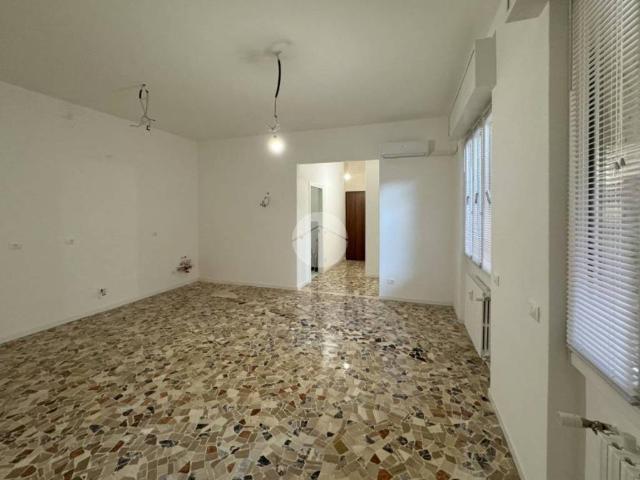 Locale Commerciale in affitto a Zona Centro, Brescia