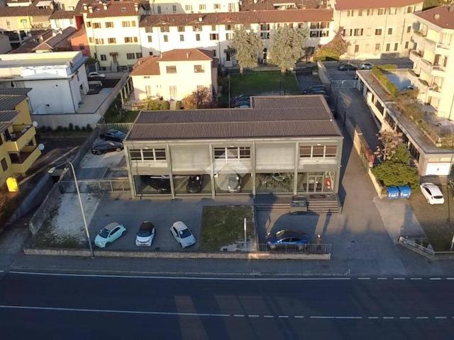 Locale Commerciale in affitto a Brescia