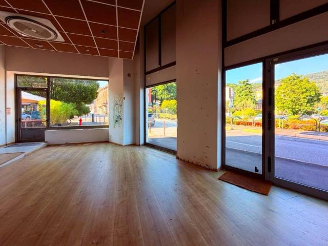 Locale Commerciale in affitto a Zona Centro, Brescia