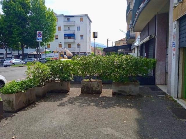 Locale Commerciale in affitto a Zona Ovest, Brescia
