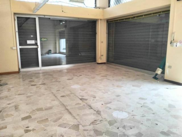Locale Commerciale in affitto a Zona Centro, Brescia