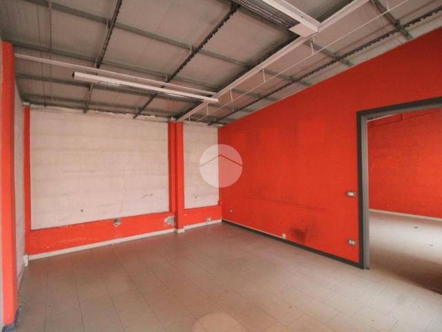 Locale Commerciale in affitto a Zona Ovest, Brescia