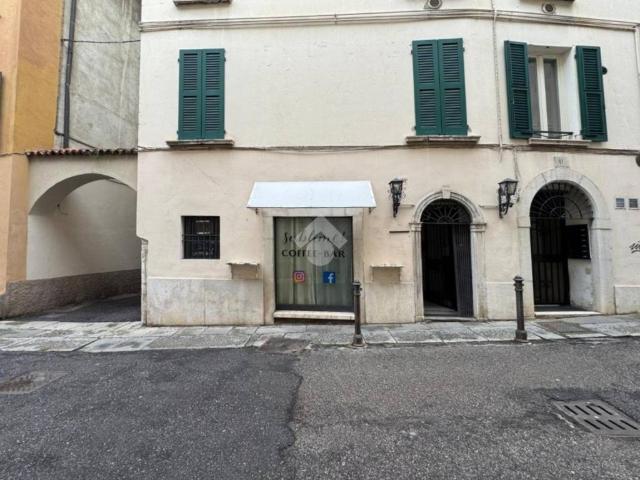 Locale Commerciale in affitto a Zona Centro, Brescia