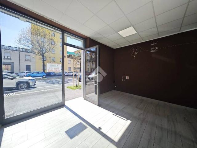 Locale Commerciale in affitto a Zona Sud, Brescia