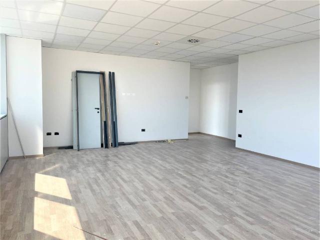 Locale Commerciale in affitto a Zona Sud, Brescia