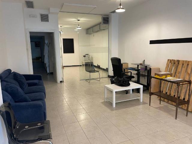 Locale Commerciale in affitto a Brescia