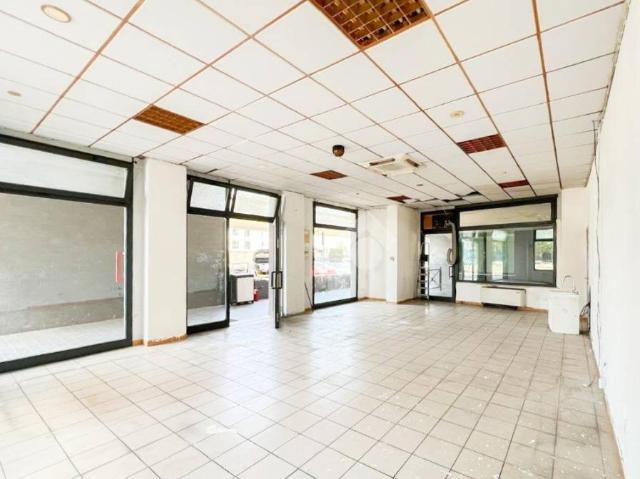 Locale Commerciale in affitto a Zona Centro, Brescia