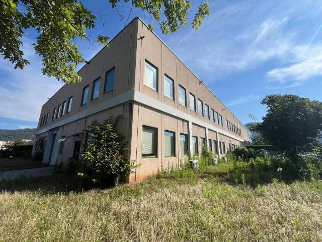 Locale Commerciale in affitto a Zona Est, Brescia