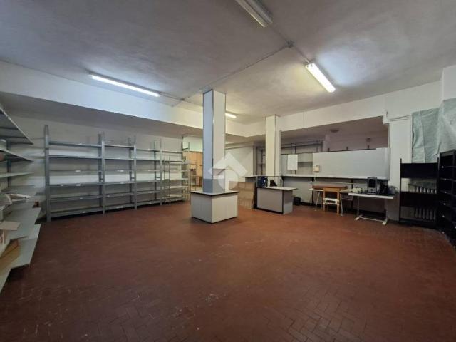 Locale Commerciale in affitto a Zona Centro, Brescia