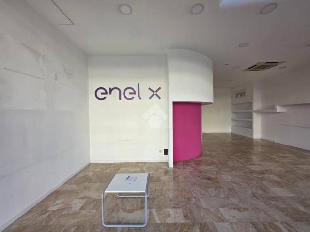 Locale Commerciale in affitto a Zona Nord, Brescia