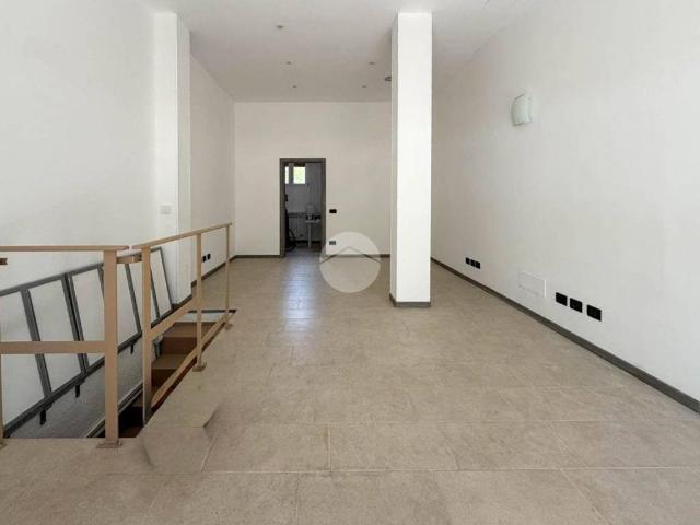 Locale Commerciale in affitto a Zona Nord, Brescia