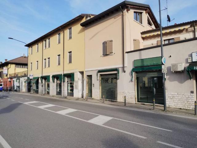 Locale Commerciale in affitto a Zona Sud, Brescia