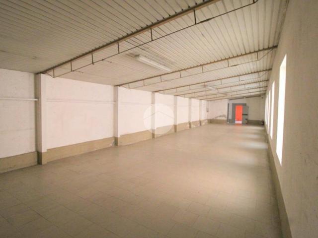 Locale Commerciale in affitto a Zona Ovest, Brescia