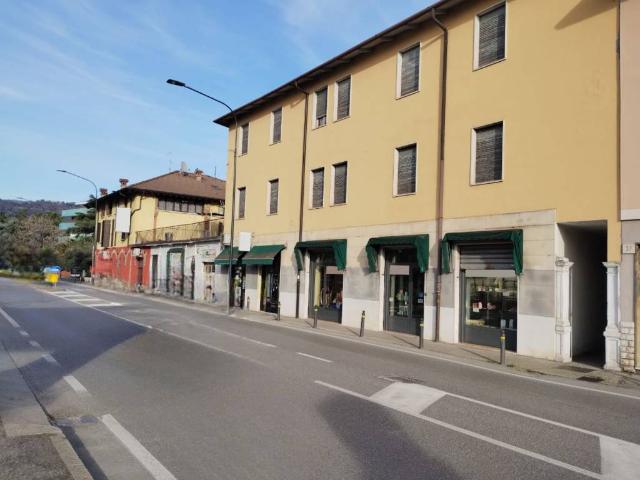 Locale Commerciale in affitto a Zona Sud, Brescia