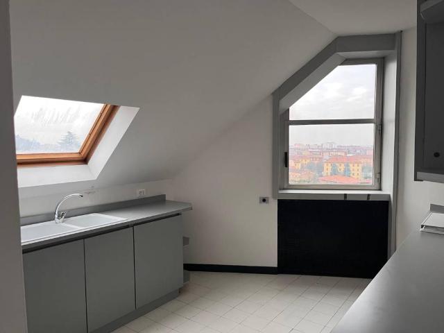Locale Commerciale in affitto a Zona Nord, Brescia