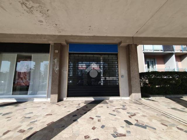 Locale Commerciale in affitto a Zona Ovest, Brescia