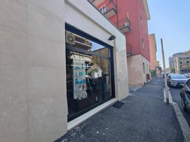 Locale Commerciale in affitto a Zona Centro, Brescia