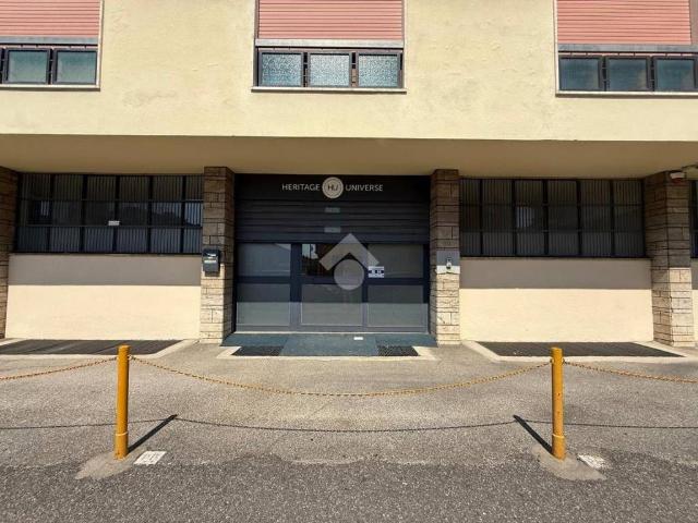 Locale Commerciale in affitto a Brescia