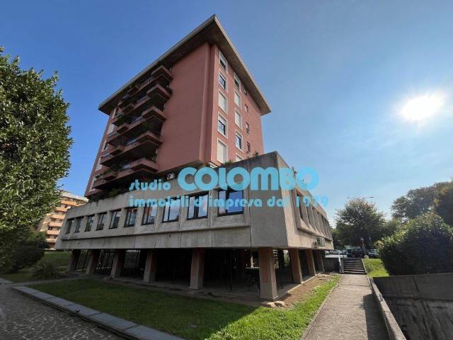 Locale Commerciale in affitto a Brescia