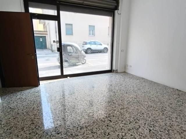 Locale Commerciale in affitto a Zona Centro, Brescia