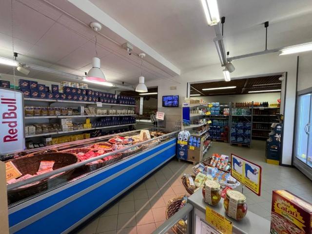 Locale Commerciale in affitto a Zona Centro, Brescia