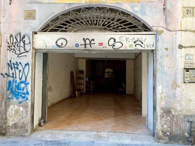 Locale Commerciale in affitto a Zona Centro, Brescia