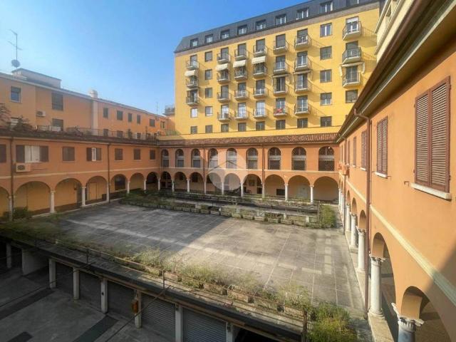 Locale Commerciale in affitto a Zona Centro, Brescia