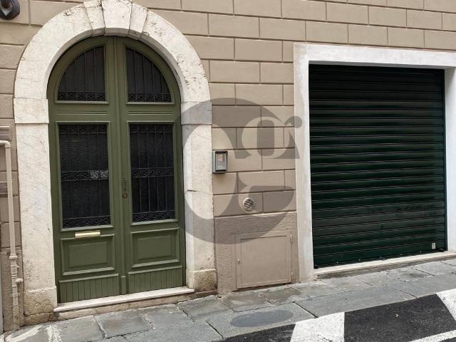 Locale Commerciale in affitto a Zona Centro, Brescia