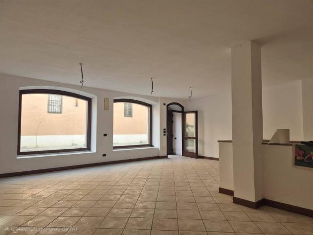 Locale Commerciale in affitto a Brescia