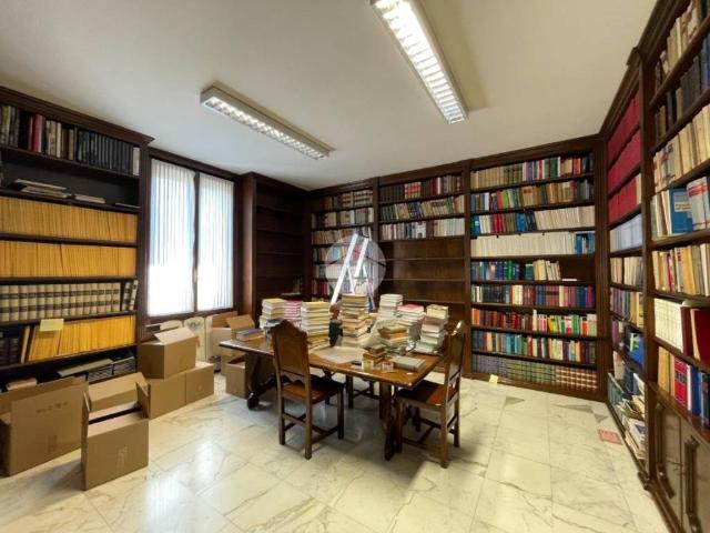 Locale Commerciale in affitto a Zona Centro, Brescia