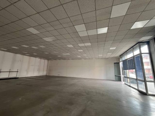 Locale Commerciale in affitto a Zona Sud, Brescia