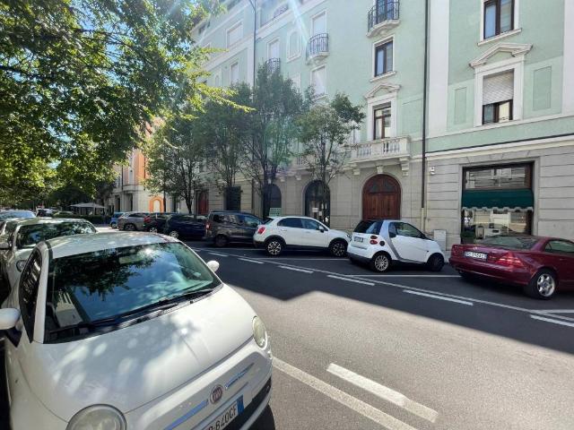 Locale Commerciale in affitto a Zona Nord, Brescia
