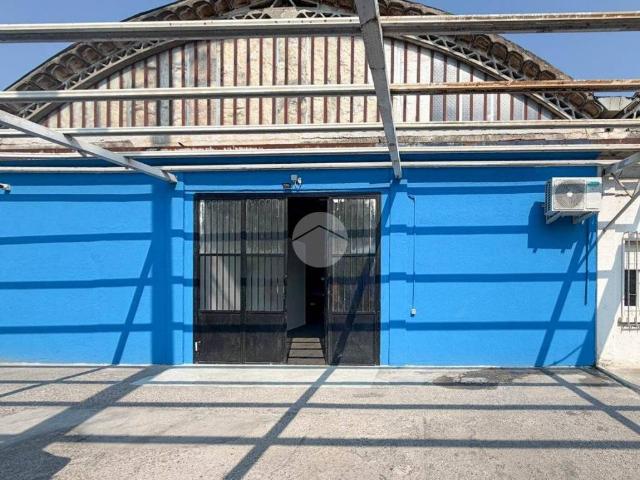 Locale Commerciale in affitto a Zona Est, Brescia