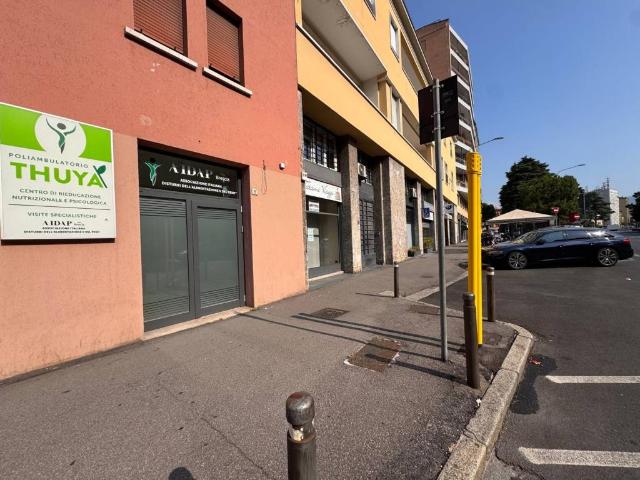 Locale Commerciale in affitto a Zona Centro, Brescia