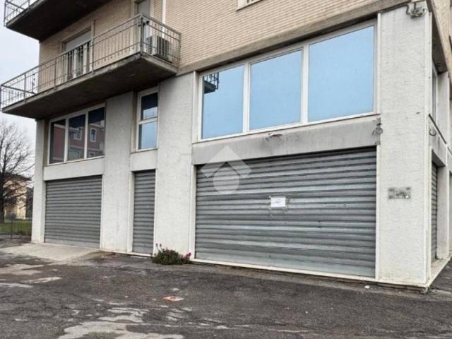 Locale Commerciale in affitto a Zona Ovest, Brescia