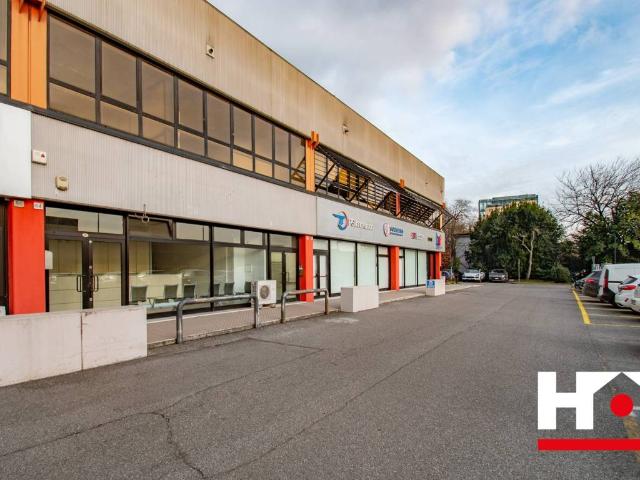 Locale Commerciale in affitto a Zona Centro, Brescia