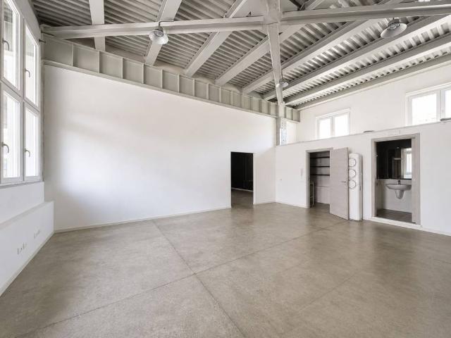 Locale Commerciale in affitto a Zona Ovest, Brescia
