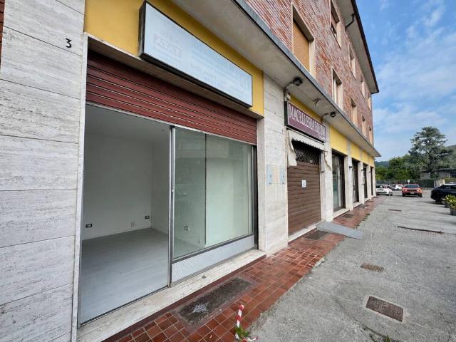 Locale Commerciale in affitto a Zona Ovest, Brescia