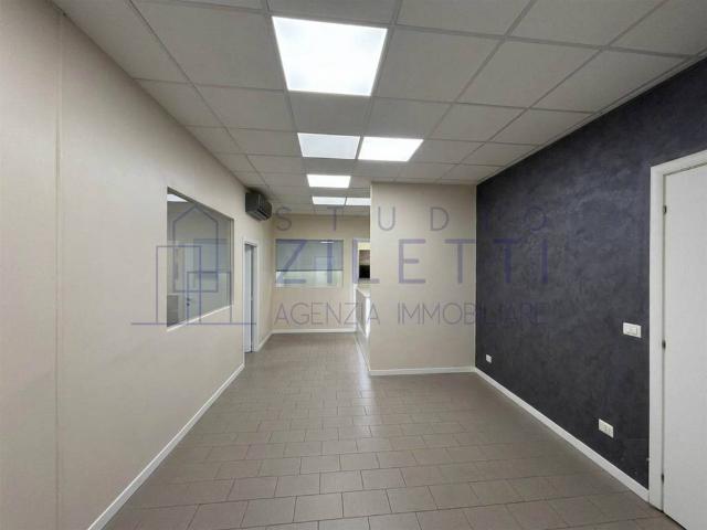 Locale Commerciale in affitto a Zona Centro, Brescia