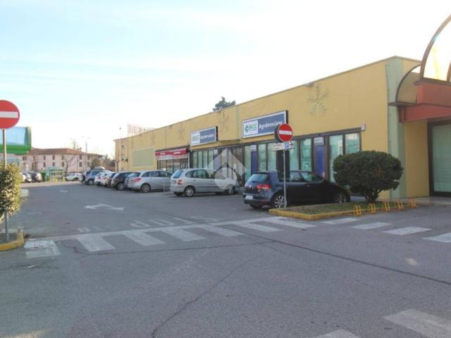 Locale Commerciale in affitto a Brescia