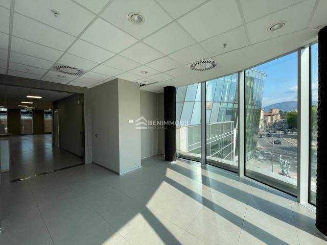 Locale Commerciale in affitto a Zona Centro, Brescia