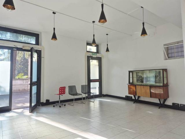 Locale Commerciale in affitto a Brescia