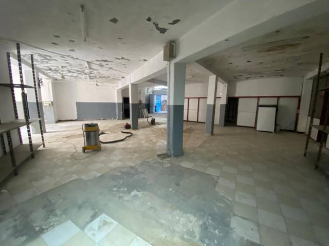 Locale Commerciale in affitto a Zona Ovest, Brescia