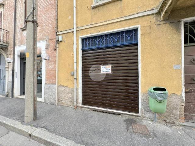 Locale Commerciale in affitto a Zona Ovest, Brescia