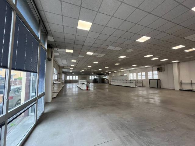 Locale Commerciale in affitto a Zona Sud, Brescia