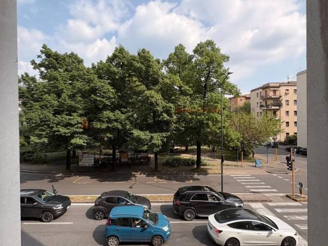 Locale Commerciale in affitto a Zona Nord, Brescia