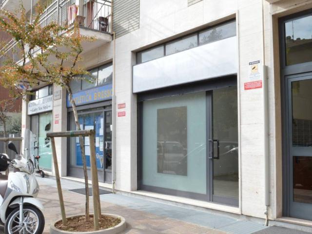 Locale Commerciale in affitto a Zona Omogenea Milano Nord, Bresso